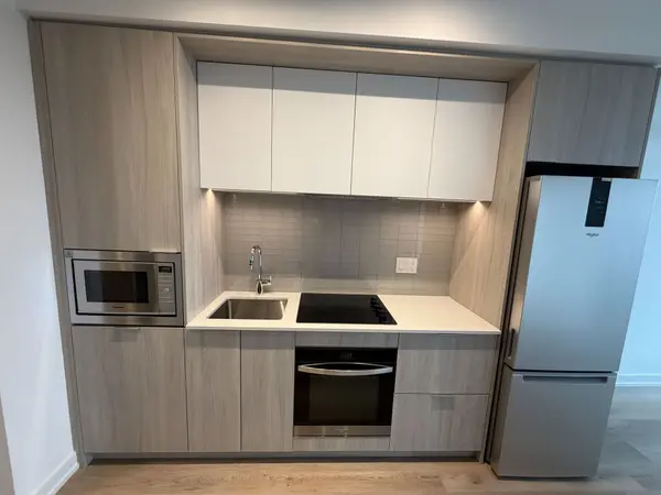 395 Square One DR #2112, Mississauga, ON L5B 0P6