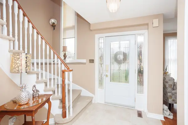 20 Olympia CT, Kawartha Lakes, ON K9V 6C8