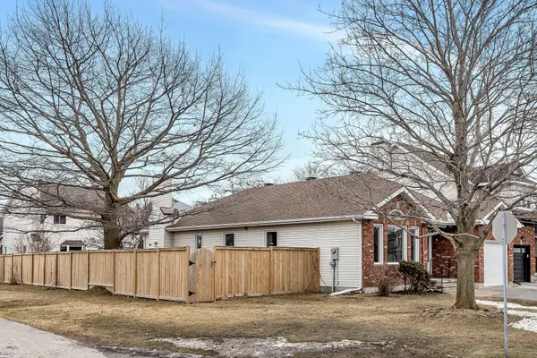 2 Newborough CRES, Barrhaven, ON K2G 6A2