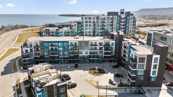 10 Concord PL #209, Grimsby, ON L3M 0G6