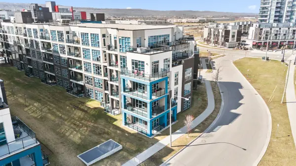 10 Concord PL #209, Grimsby, ON L3M 0G6