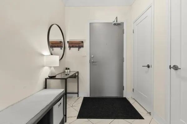 10 Concord PL #209, Grimsby, ON L3M 0G6