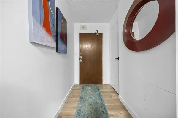 1025 Richmond RD #204, Woodroffe, ON K2B 8G8