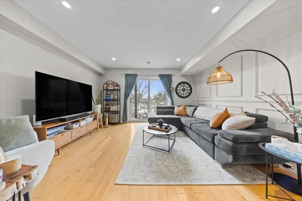 57 Steele Park Private, Cyrville - Carson Grove - Pineview, ON K1J 0J2