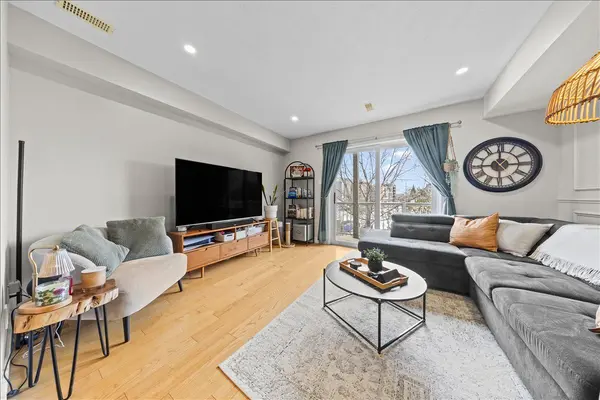 57 Steele Park Private, Cyrville - Carson Grove - Pineview, ON K1J 0J2