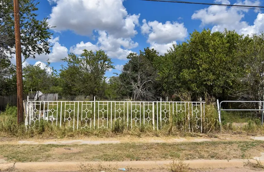 903 E 11th, Brady, TX 76825