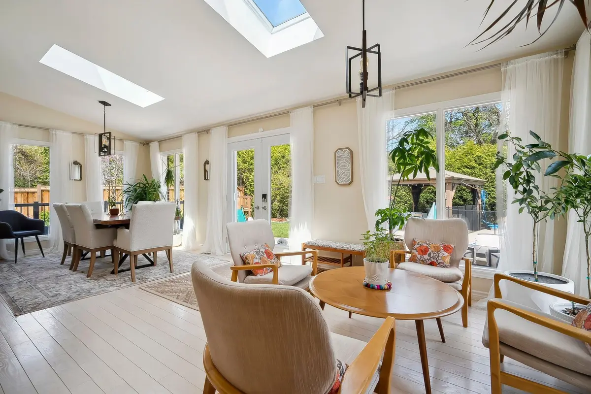 219 Valleyview CT, Oakville, ON L6L 5H9