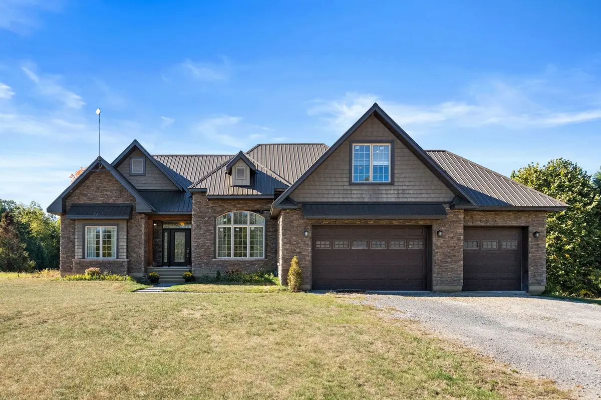 450 Davis Side RD, Beckwith, ON K7A 4S7