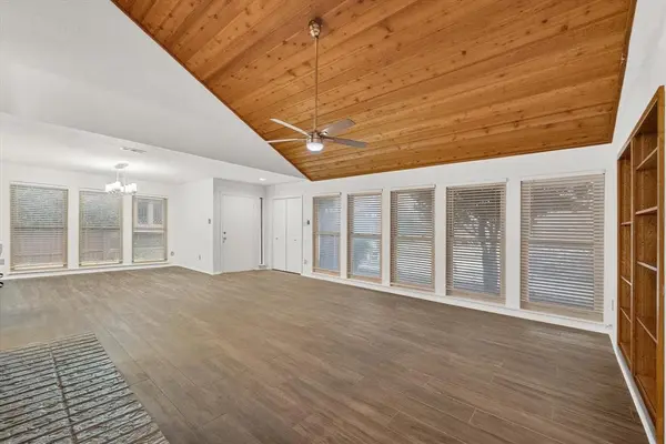 1036 Clinton Street, Carrollton, TX 75007