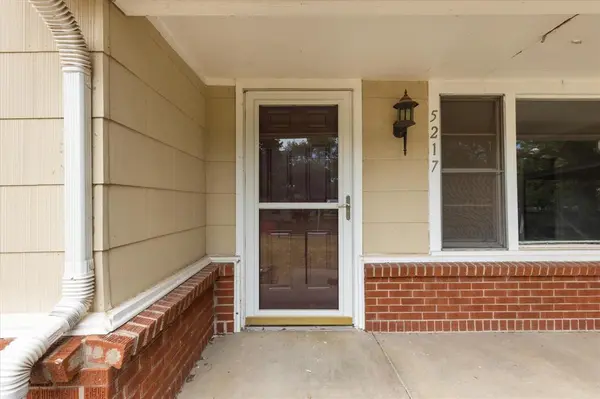 5217 Deavers Lane, Fort Worth, TX 76114