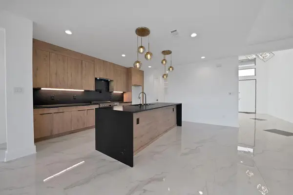 443 Whispering Way, Red Oak, TX 75154