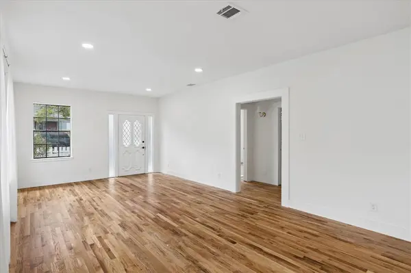 2250 Lipscomb Street, Fort Worth, TX 76110