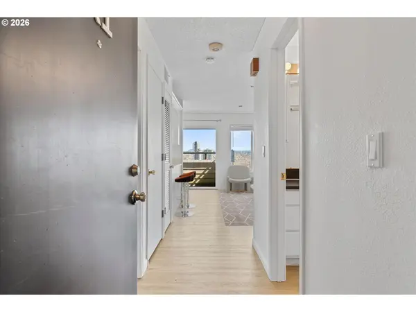 3515 SW BARBUR BLVD #R-1, Portland, OR 97239