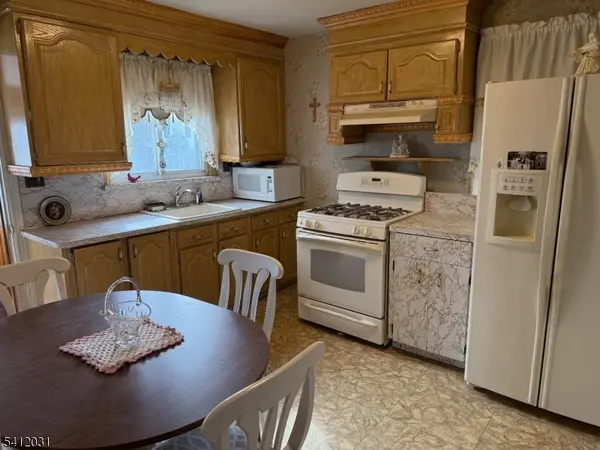 36 Kearney St, Lyndhurst Twp., NJ 07071