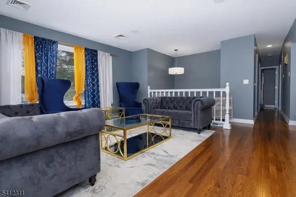 16 Arthur Rd, Hopatcong Boro, NJ 07874