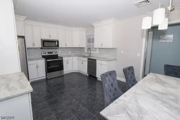 16 Arthur Rd, Hopatcong Boro, NJ 07874