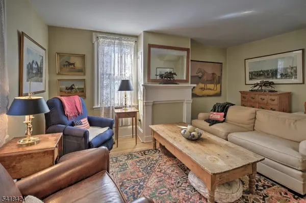 11 Halstead St, Clinton Town, NJ 08809