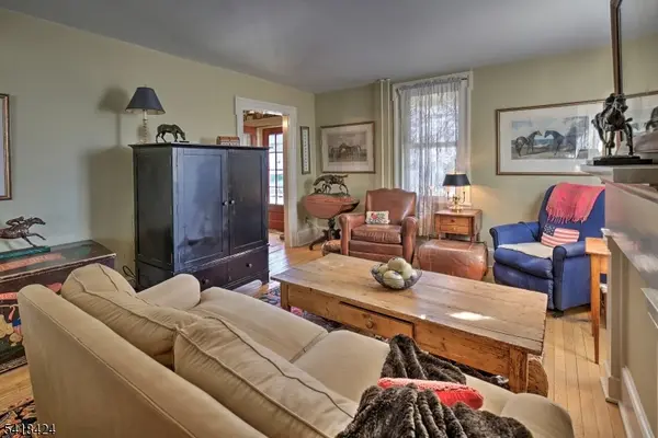 11 Halstead St, Clinton Town, NJ 08809