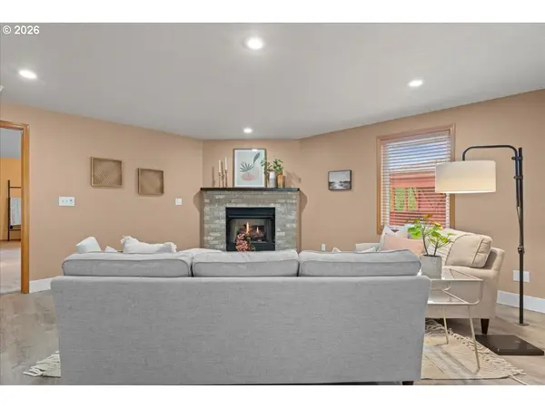 1620 SE 176TH AVE, Portland, OR 97233