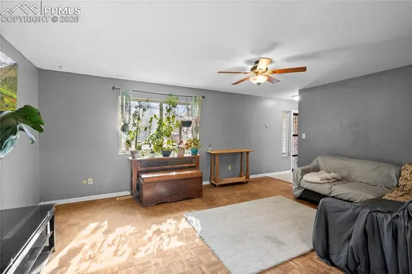 2 Bellflower CT, Colorado Springs, CO 81001