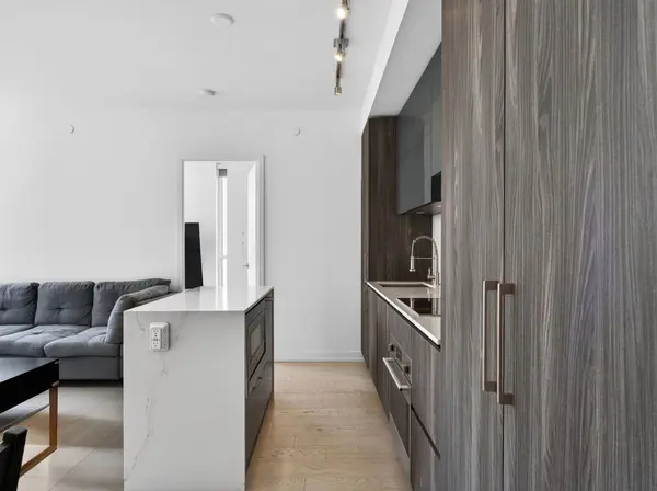 1 Yorkville AVE #905, Toronto C02, ON M4W 1L1