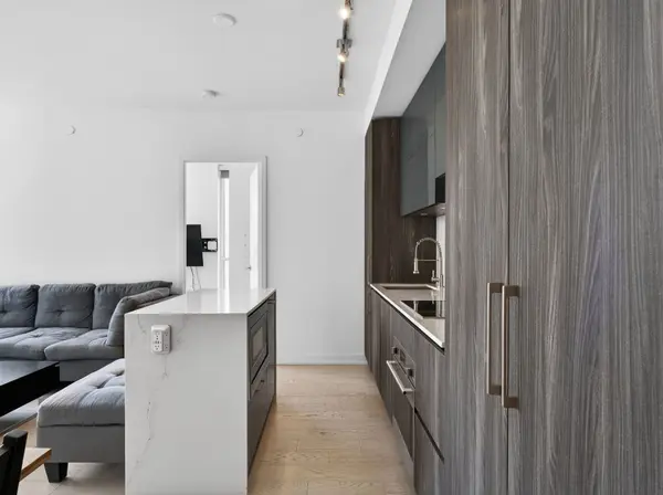 1 Yorkville AVE #905, Toronto C02, ON M4W 1L1