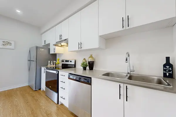 384 Okanagan PATH, Oshawa, ON L1H 0B1