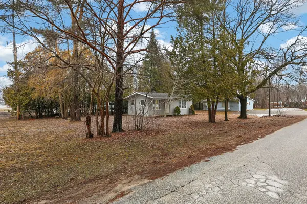 2073 Kate AVE, Innisfil, ON L9S 1Y3