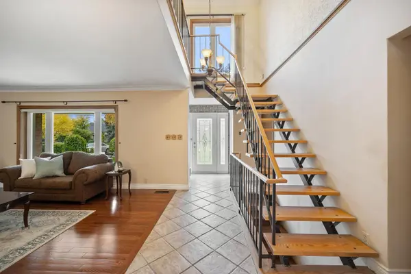 55 Hillside AVE, Vaughan, ON L4K 1W9