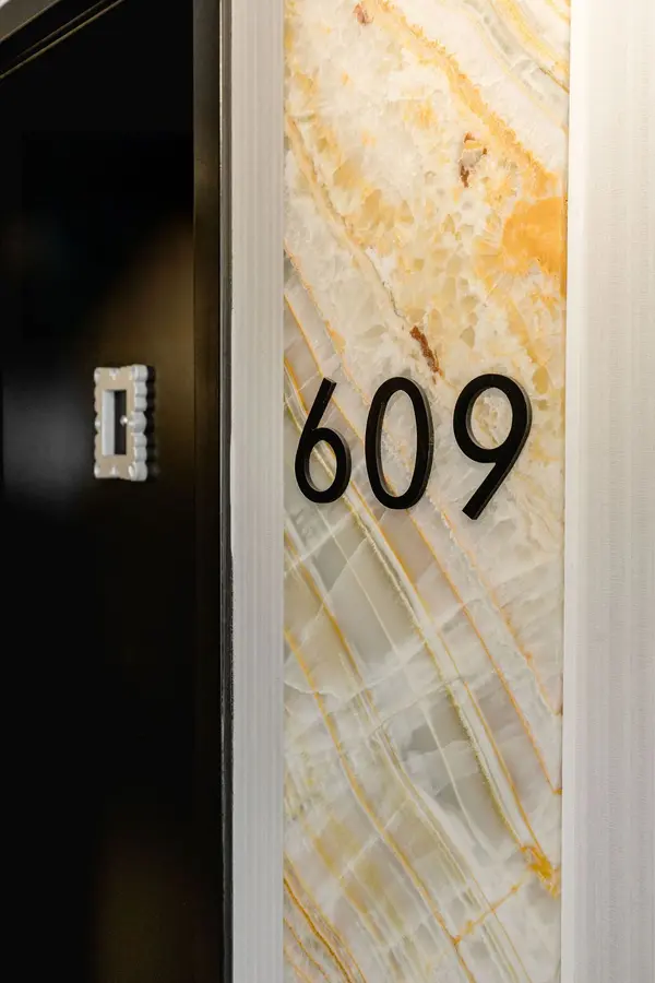 304 ESSA RD #609, Barrie, ON L9J 0H4