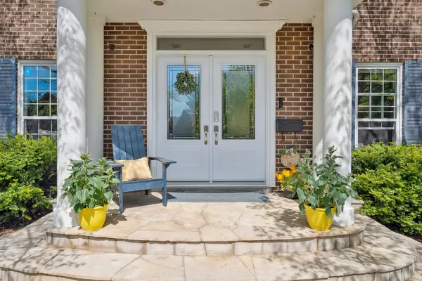 219 Valleyview CT, Oakville, ON L6L 5H9