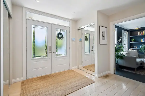 219 Valleyview CT, Oakville, ON L6L 5H9