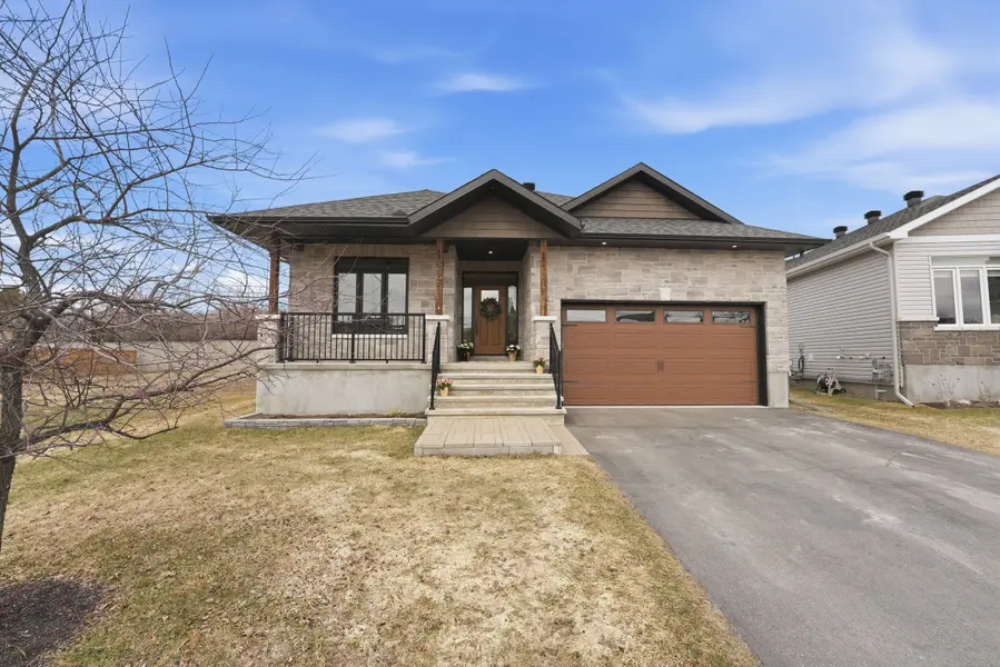 757 Meadowridge CIR, Carp - Huntley Ward, ON K0A 1L0