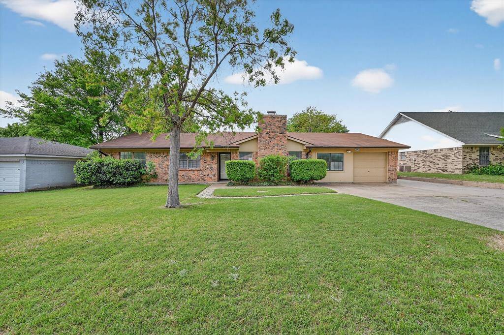 212 Childers Avenue, Benbrook, TX 76126