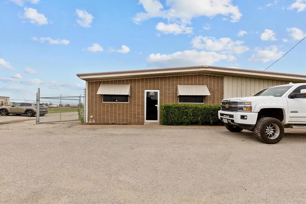 2309 N Main Street, Cleburne, TX 76033