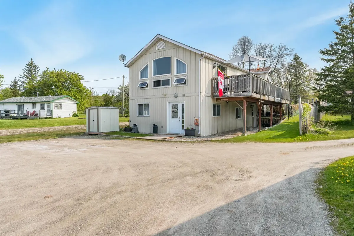 5632 Penetanguishene RD, Springwater, ON L0L 1P0