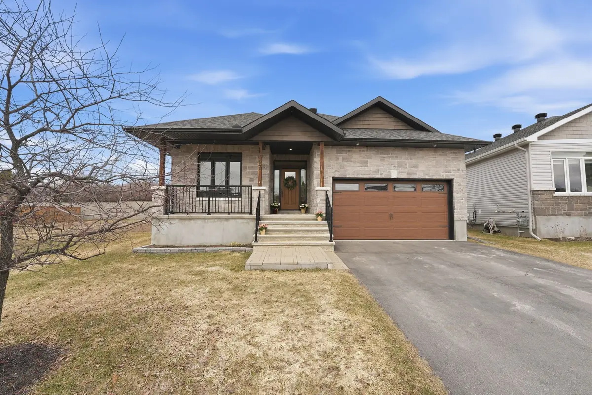 757 Meadowridge CIR, Carp - Huntley Ward, ON K0A 1L0