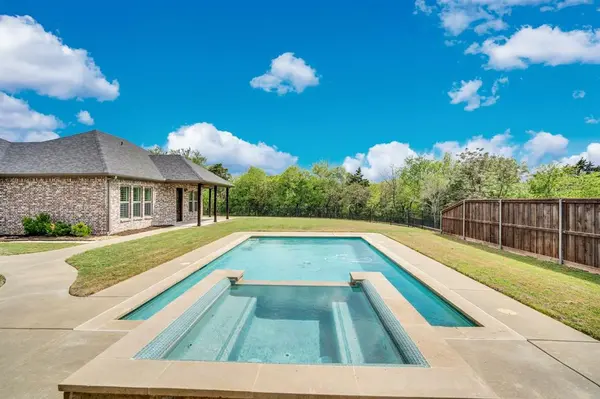 136 Sullivan Way, Waxahachie, TX 75167