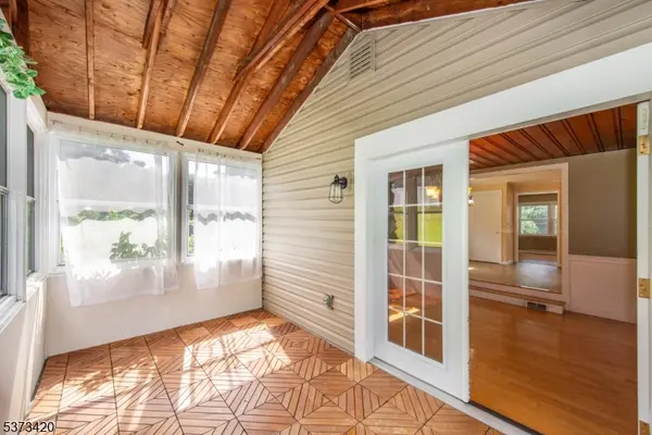 37 Park Ave, Newton Town, NJ 07860