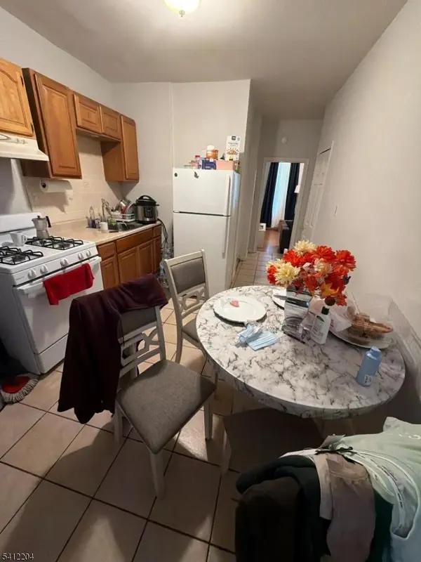 33 N 7Th St, Paterson City, NJ 07522