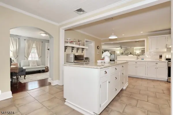 215 Hill St, Midland Park Boro, NJ 07432