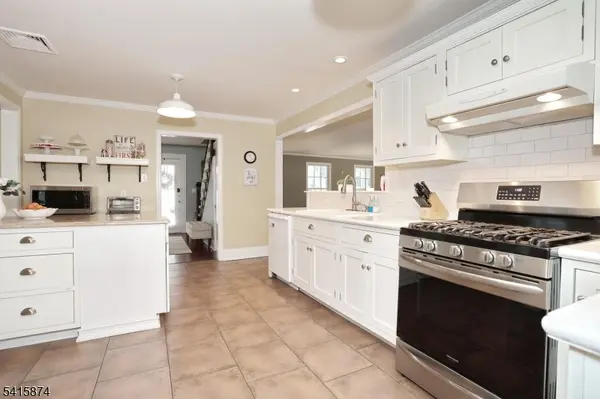 215 Hill St, Midland Park Boro, NJ 07432