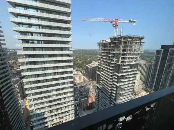 55 Charles ST E #4210, Toronto C08, ON M4Y 0J1