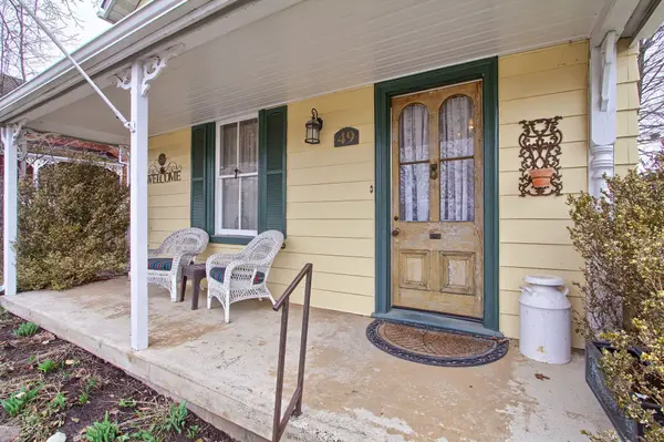 49 John ST E, Bradford West Gwillimbury, ON L3Z 1G3