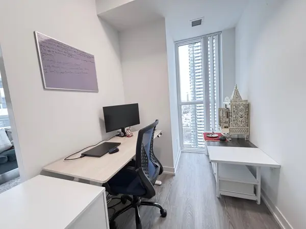 195 Commerce ST #2915, Vaughan, ON L4K 0P9