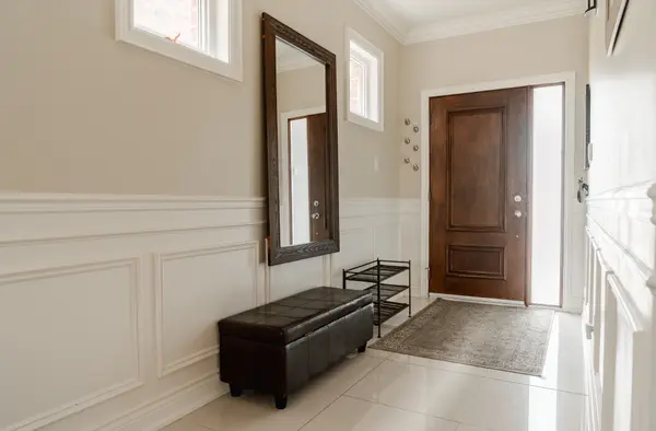 1049 Greaves AVE, Mississauga, ON L5E 3G1