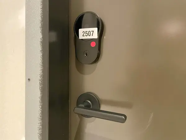 2 Erskine RD #2507, Mississauga, ON L5B 0S1