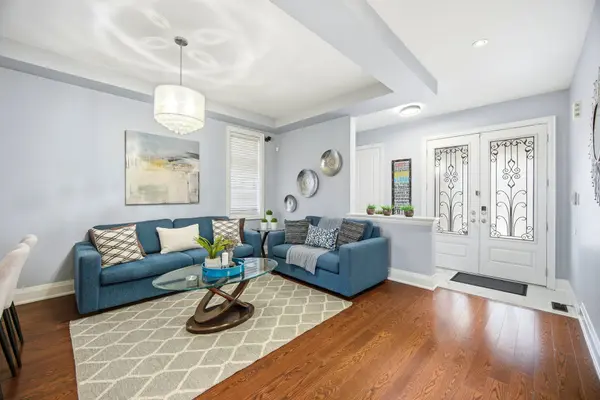 162 Coastline DR, Brampton, ON L6Y 0S2