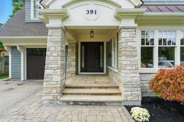 391 Patricia DR, Burlington, ON L7T 1J9