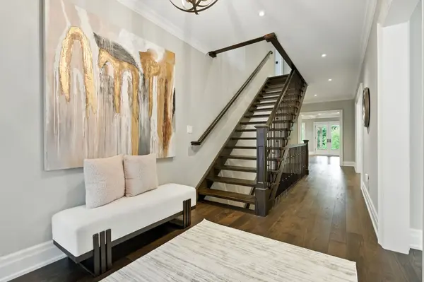 391 Patricia DR, Burlington, ON L7T 1J9